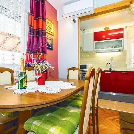 Nice Apartment In Omis With House Sea View Exterior photo
